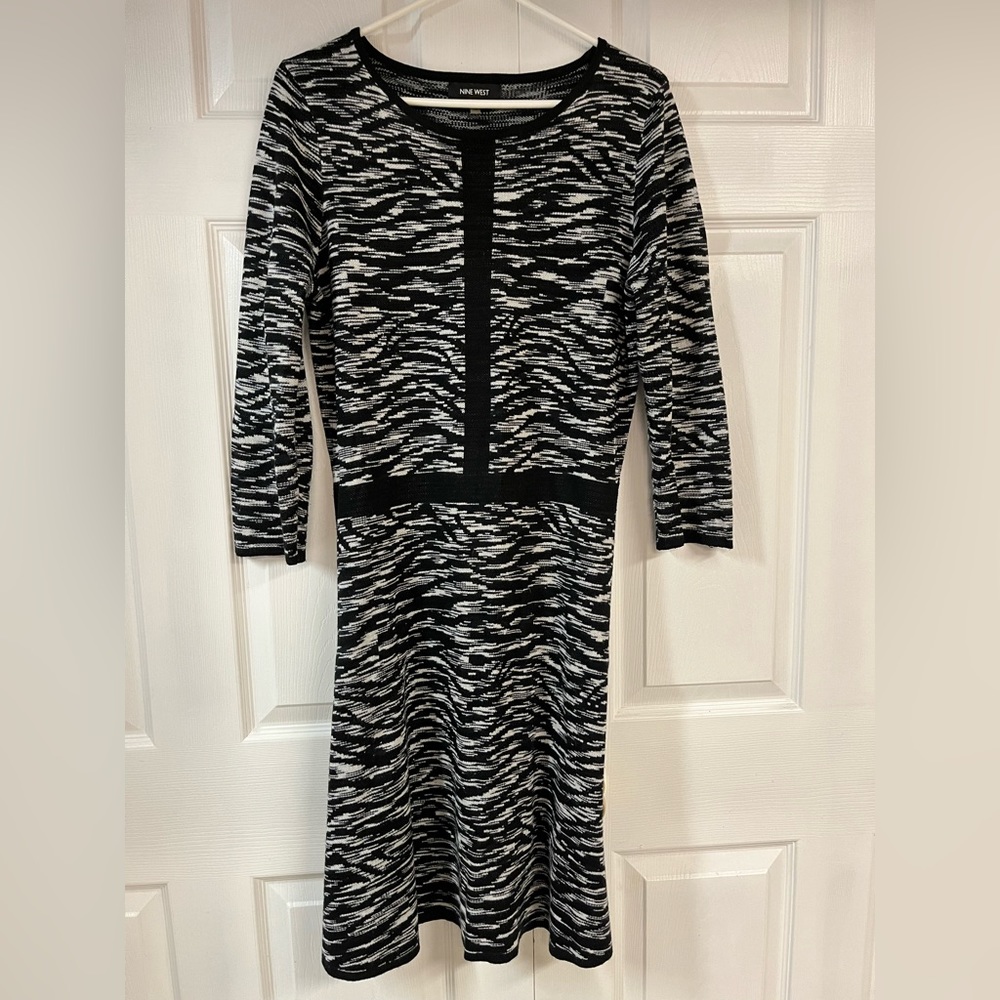 Nine West size large black and white sweater dress